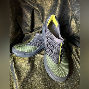 Bzees Biokicks runners, new and never worn